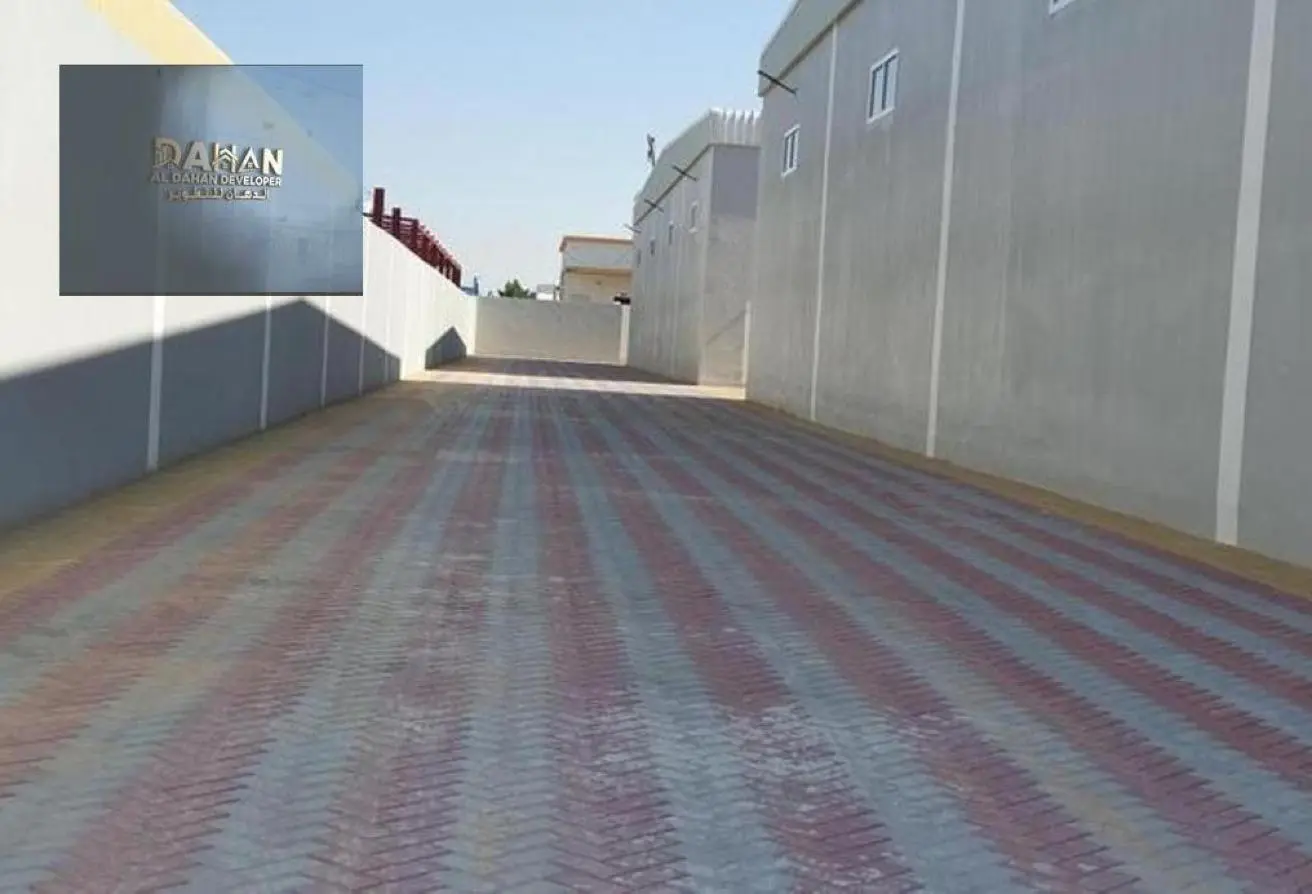 Warehouse for rent, Umm Al Thuoob, Umm Al Quwain, photograph 1